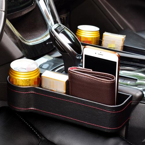 Quầy sách giảm giá cho khách mua thơ tại sân Văn Miếu trong Ngày thơ Việt Nam lần thứ 8 (ảnh chỉ có tính chất minh họa).